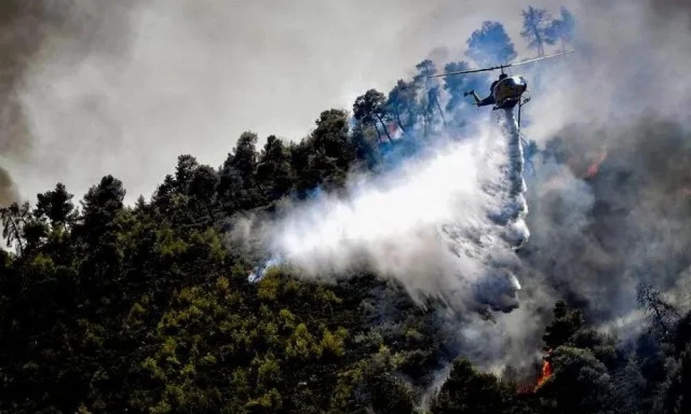Φωτιά ξέσπασε σε χαράδρα σε δύσβατο σημείο στον Όλυμπο